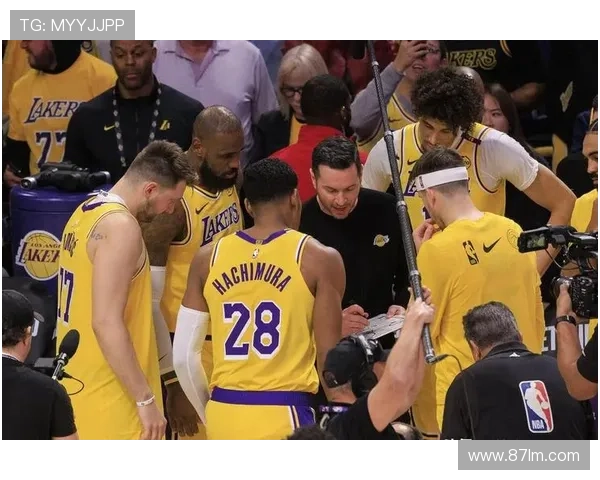 湖人三配角掌控胜局时刻展锋芒